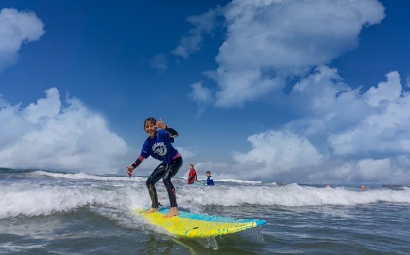 5 SURFERS - PRIVATE GROUP SURF LESSON